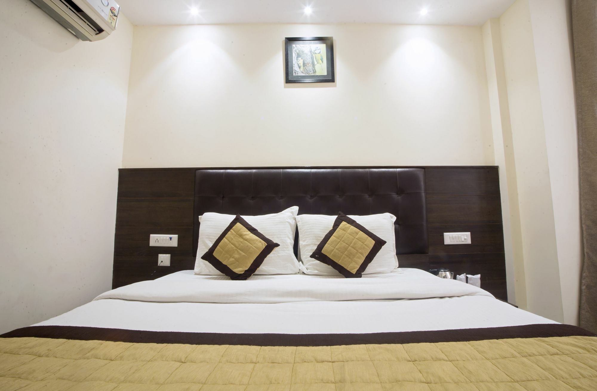 Hotel Fabexpress Le Continental Paharganj New Delhi