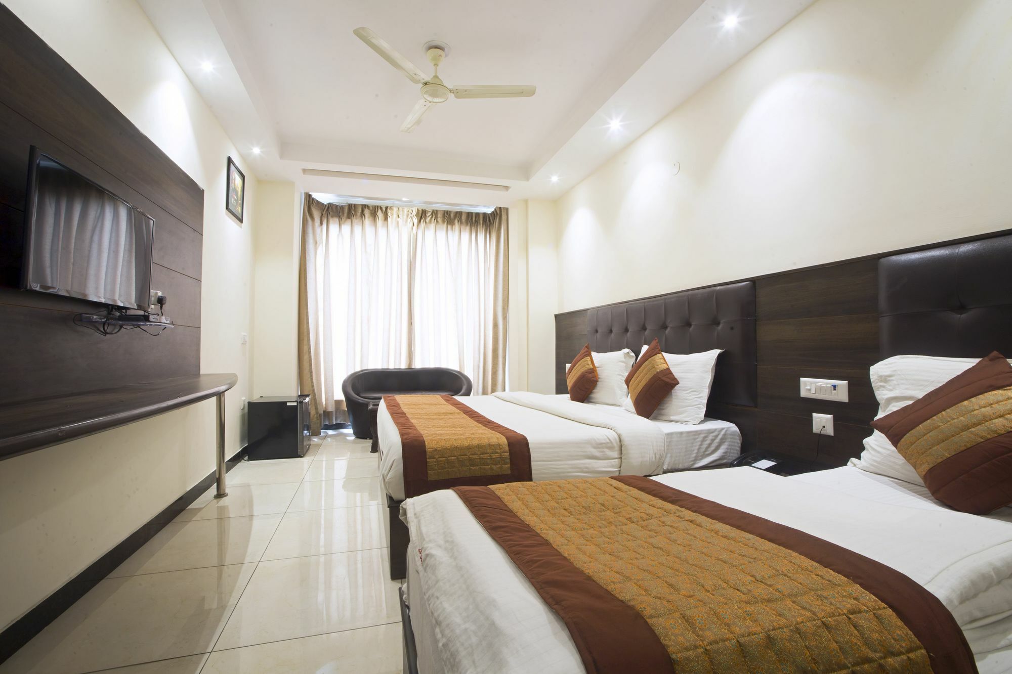 Hotel Fabexpress Le Continental Paharganj New Delhi